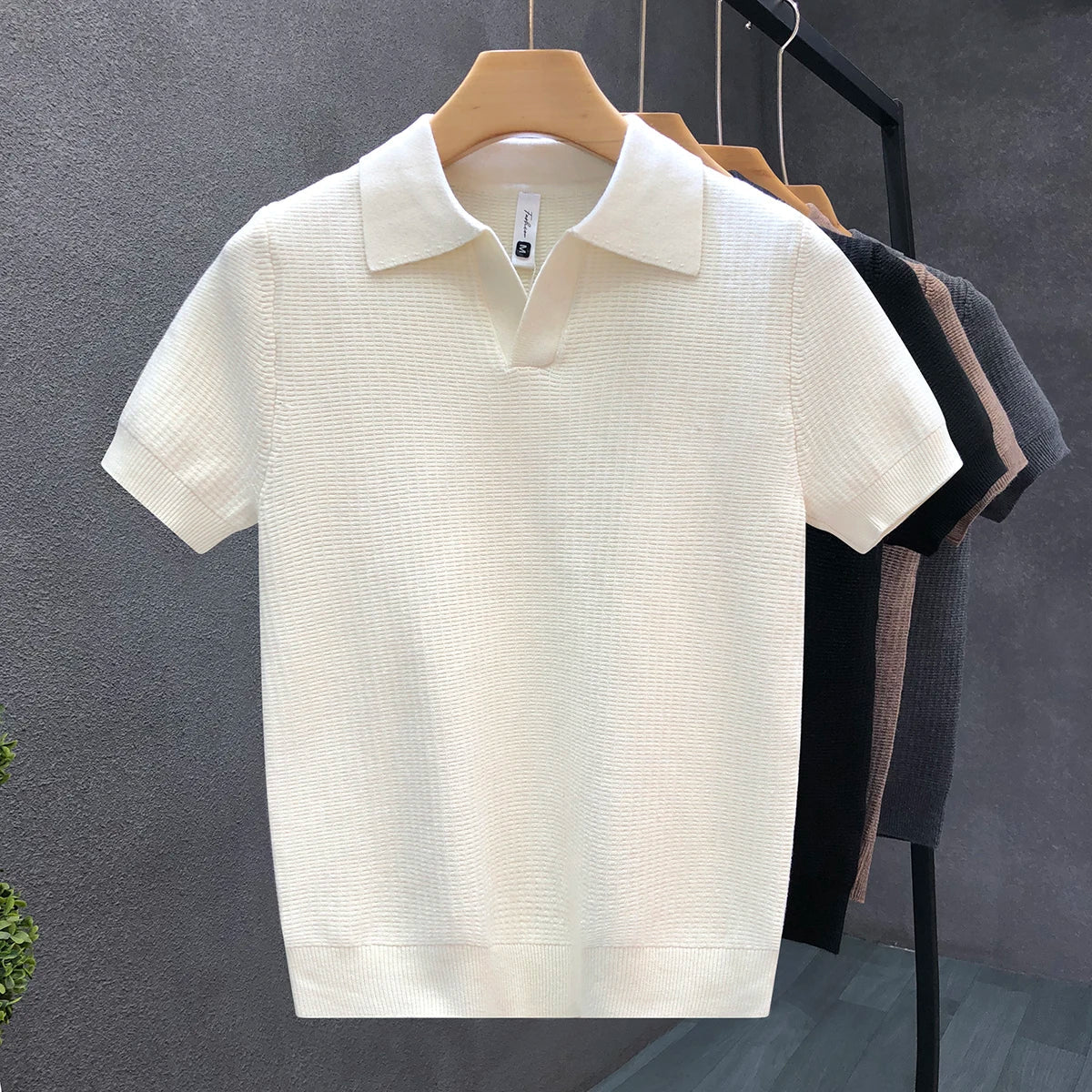 Men´s Knitted V-neck Polo Shirt