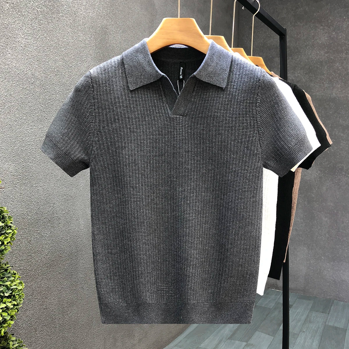 Men´s Knitted V-neck Polo Shirt