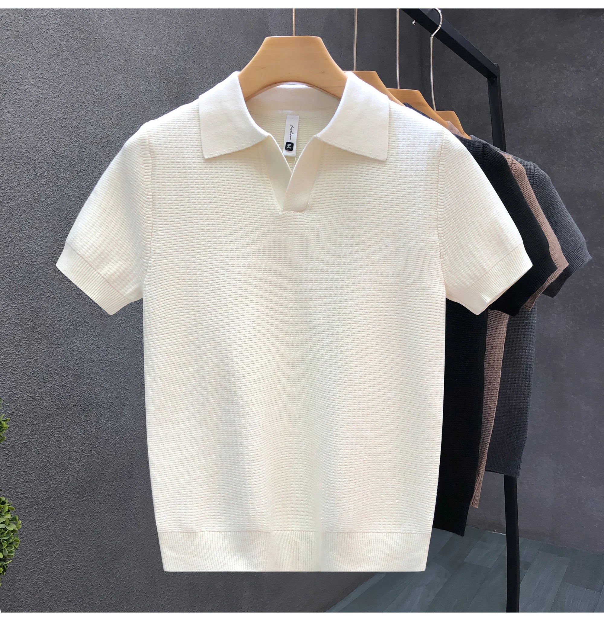 Men´s Knitted V-neck Polo Shirt